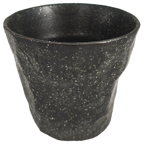 Teori Sake-Becher aus schwarzem Steingut, 9,2 x 8,2 cm